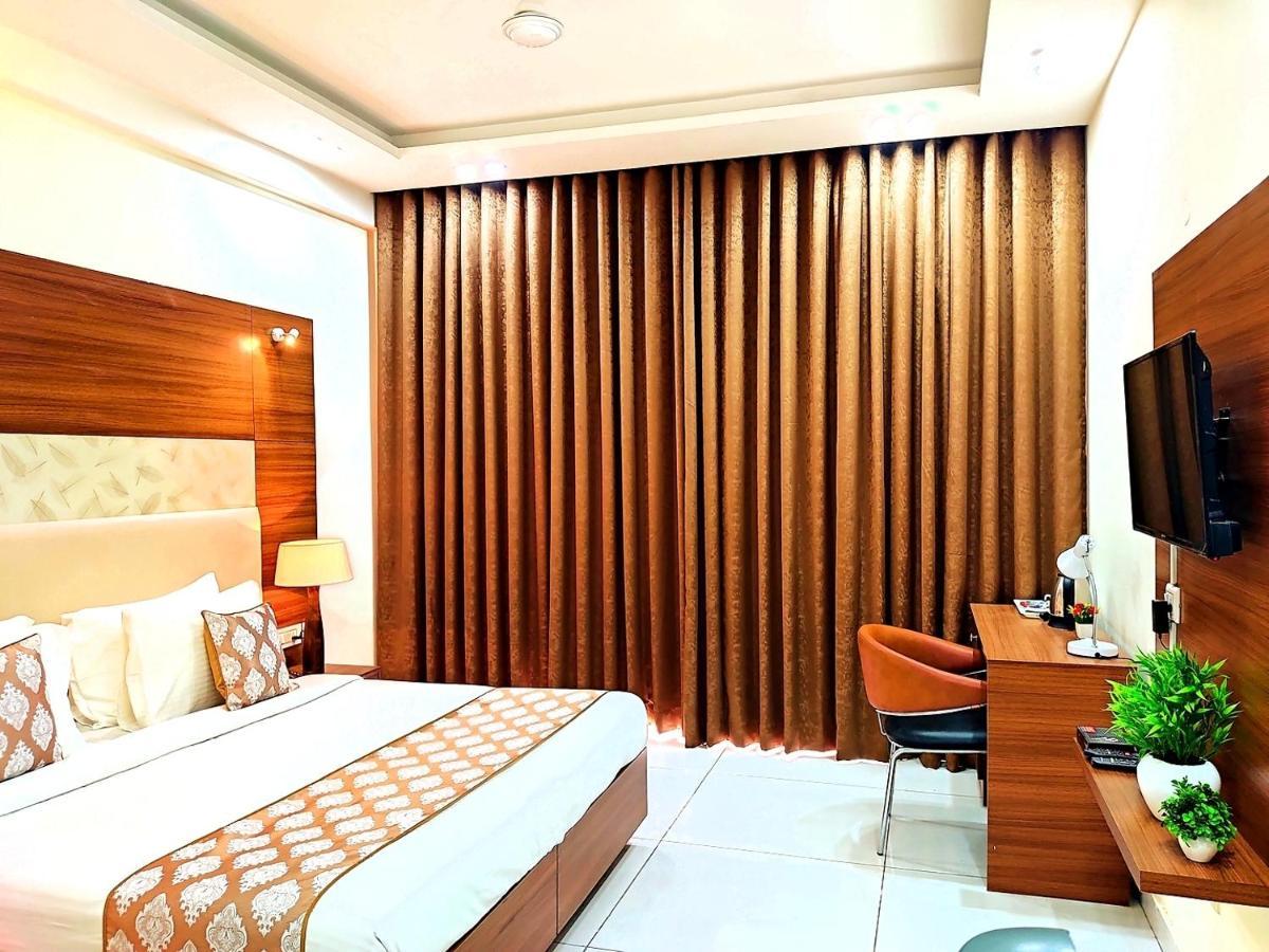 Hotel When In Gurgaon - Opposite To Artemis Hospital Zewnętrze zdjęcie