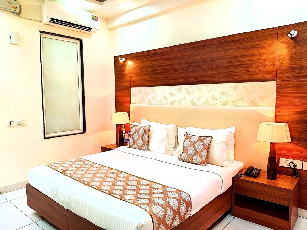Hotel When In Gurgaon - Opposite To Artemis Hospital Zewnętrze zdjęcie