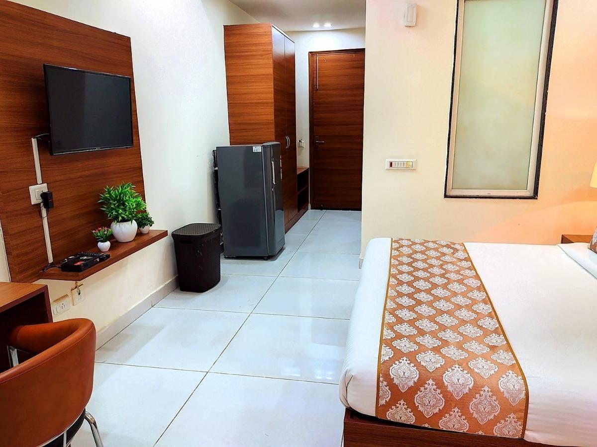 Hotel When In Gurgaon - Opposite To Artemis Hospital Zewnętrze zdjęcie
